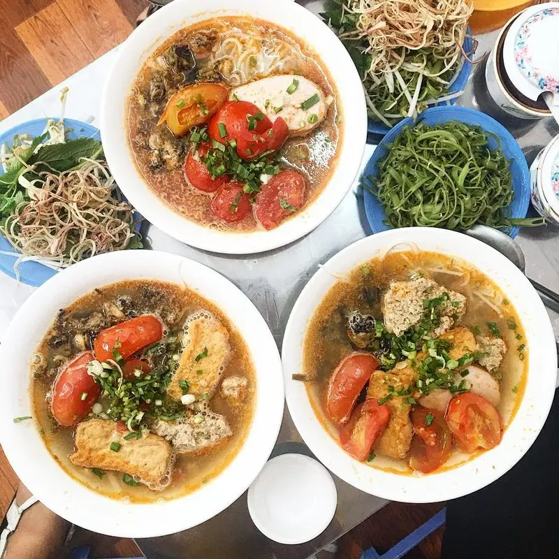 Bánh canh, hủ tiếu và bún riêu