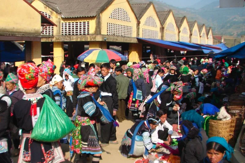 Chợ Mường Hum