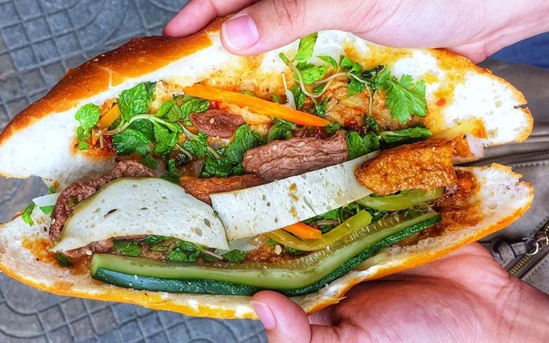 Bánh mì chả Lê Đại Hành