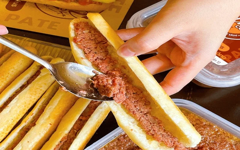 Bánh mì que Bà Già Lợi