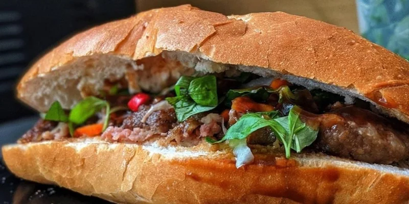 Bánh mì thịt xiên nướng Hà Nội Tuli Bread