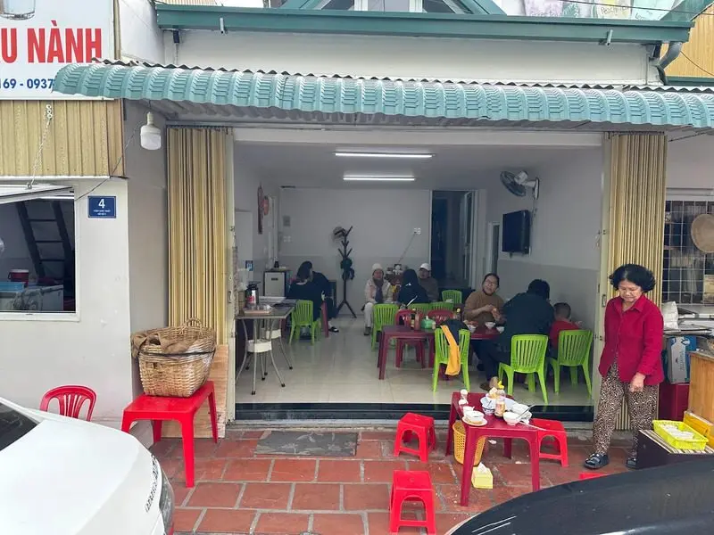 Bánh Mì Xíu Mại Bà Thoa