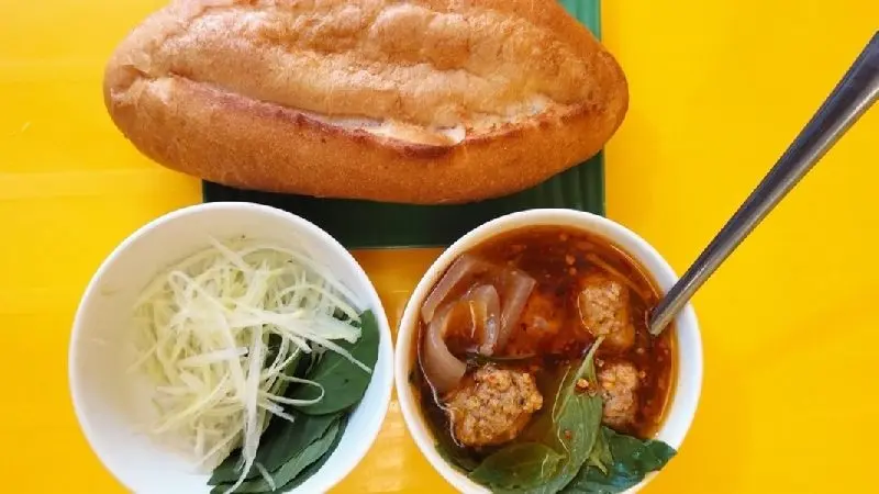 Quán bánh mì xíu mại Cầu Nhà Đèn