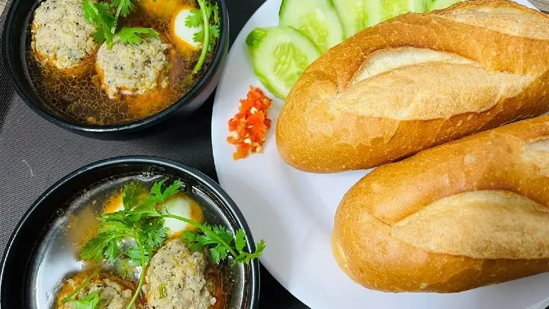 Bánh mì xíu mại chợ Đà Lạt