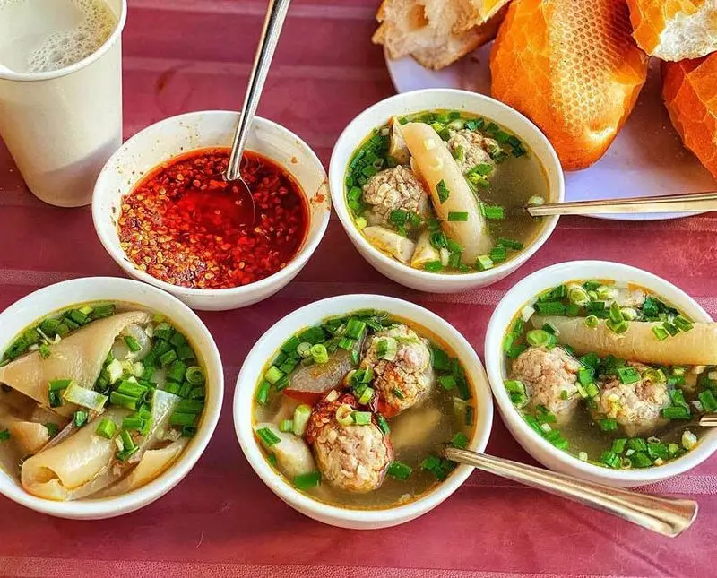 Bánh mì xíu mại Đà Lạt Bà Năm