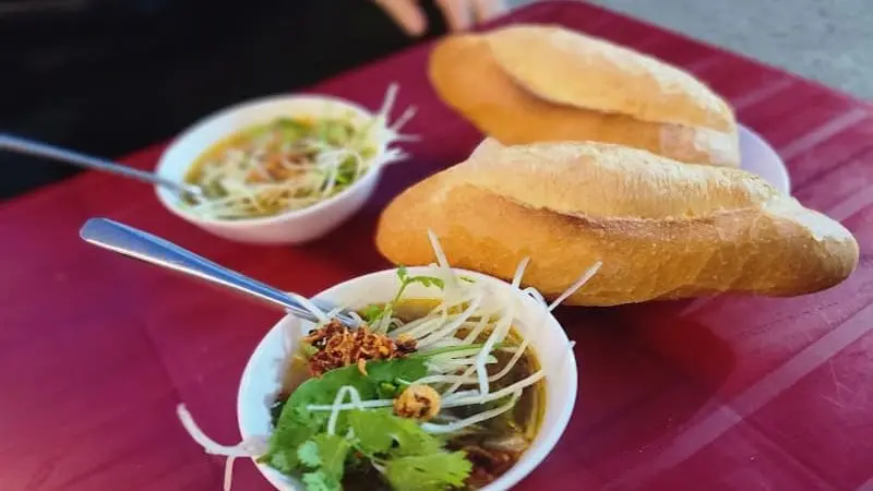Bánh mì xíu mại Gia Phúc