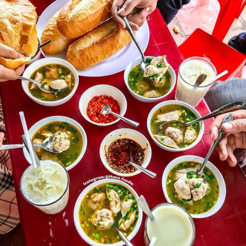 Bánh mì xíu mại Hoàng Diệu