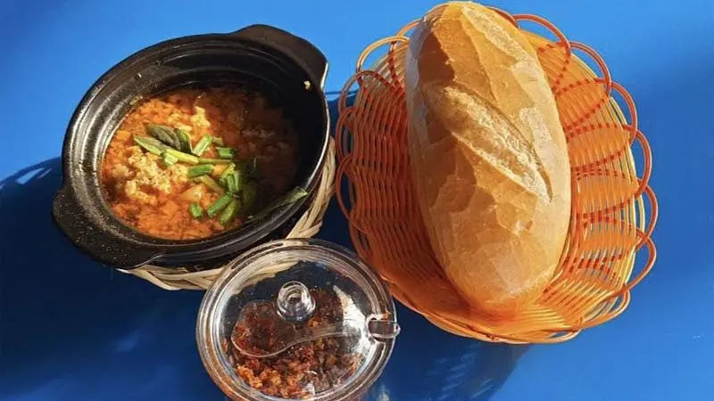 Quán bánh mì xíu mại số 4 Trần Nhật Duật
