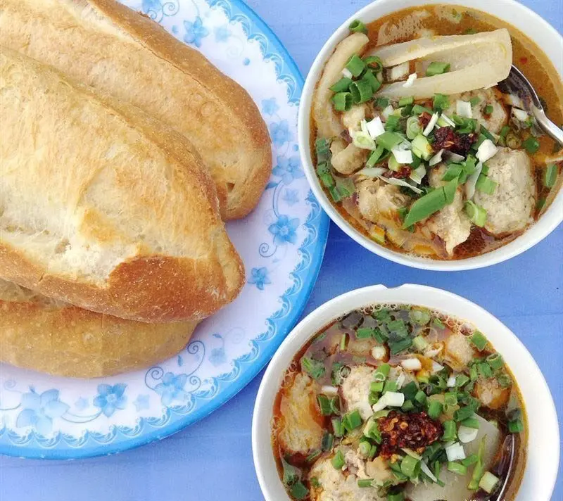 Bánh mì xíu mại Yết Kiêu