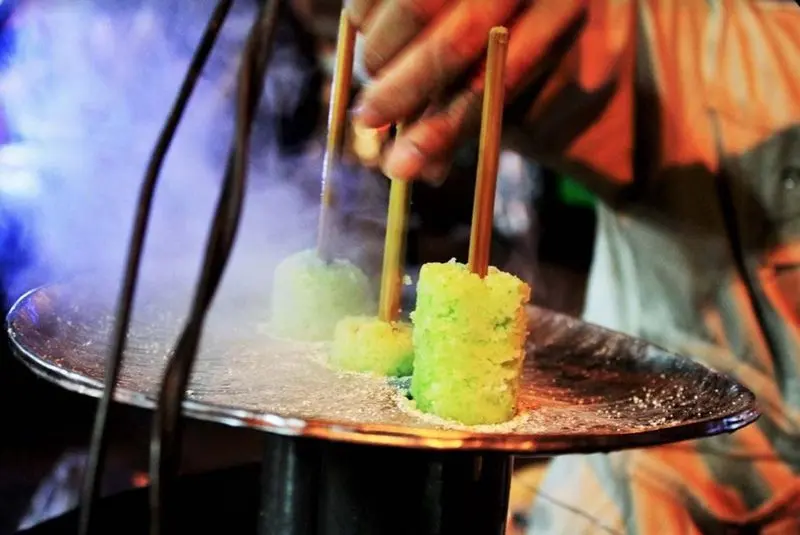 Bánh ống bảy màu