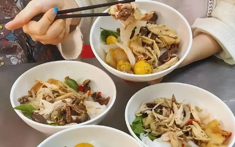 Bánh ướt lòng gà Thu Phương