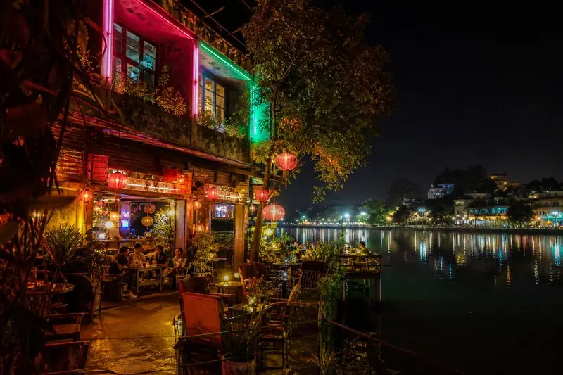 5S Coffee & Beer: Góc vui chơi sắc màu bên hồ Đồng Nai