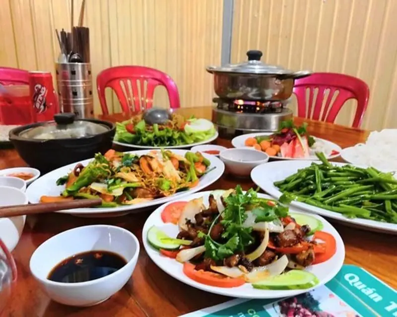 Quán Thế giới ăn uống - Nguyễn Công Trứ