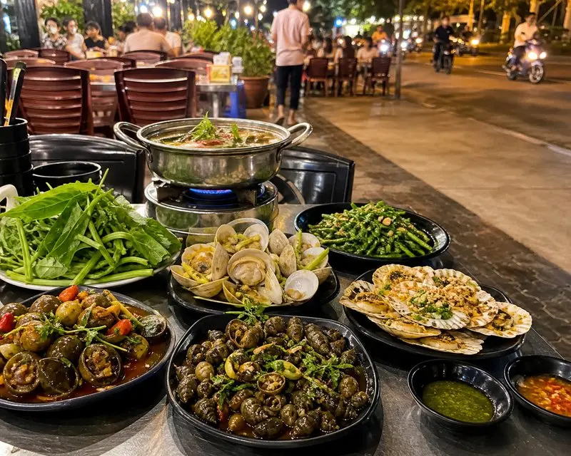 Review Ốc Ken Bảo Lộc: Quán vỉa hè đông vui, thực đơn nhiều lựa chọn