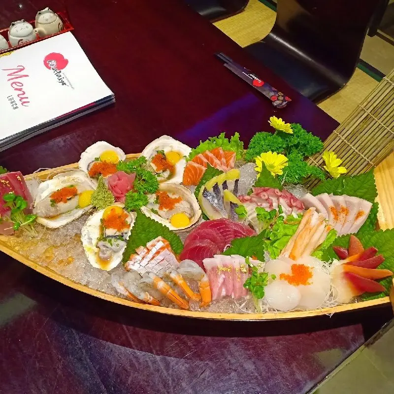 Japanese Restaurant & Hotel Sakura Phạm Vân