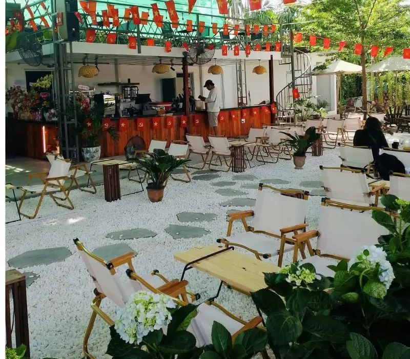 Tiệm cà phê Đà Lạt tháng 10