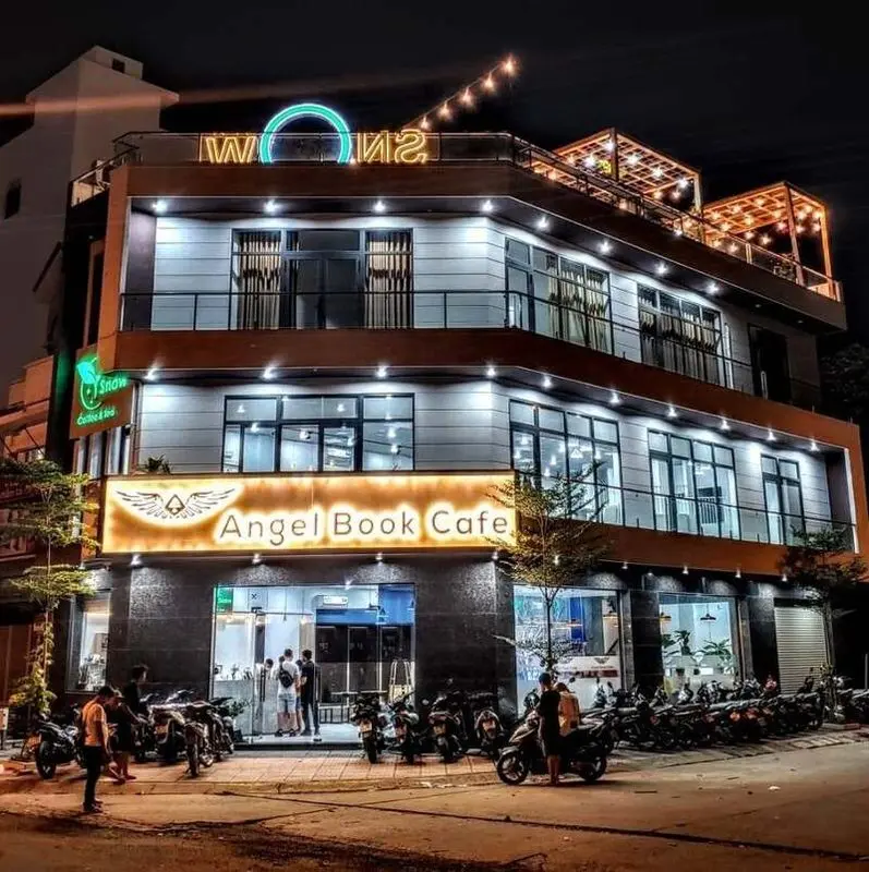 Snow cafe Dĩ An