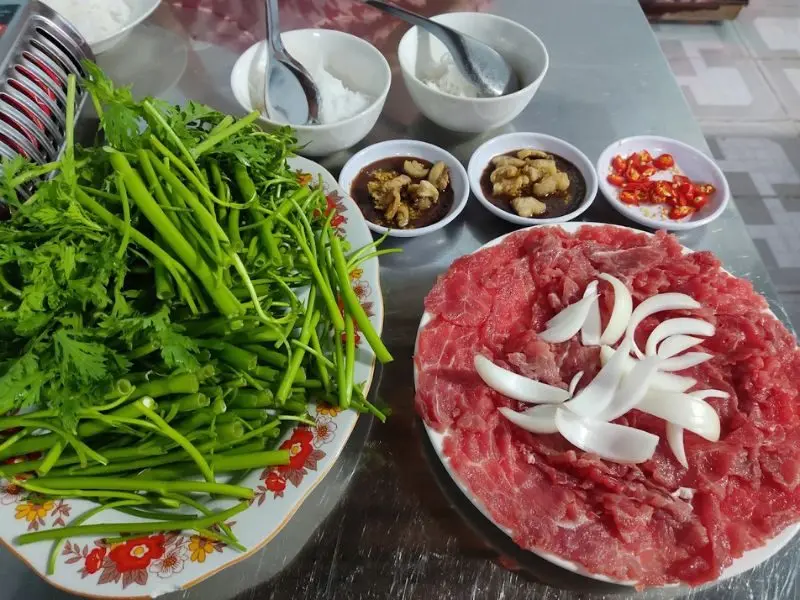 Lẩu bò mắm ruốc cô Thảo