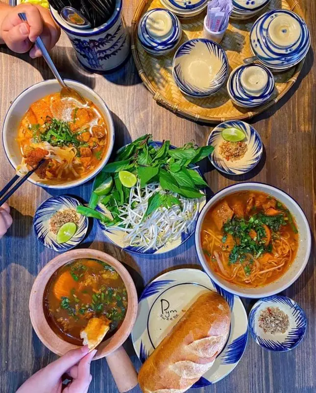 Tiệm bò kho niêu