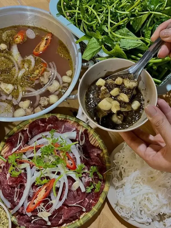 Lẩu bò nhúng mắm ruốc 1988