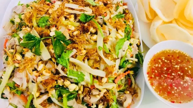 Gỏi ngó lục bình trộn tôm thịt Quán Tân Sa Kê