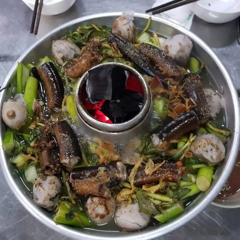 Cháo môn lươn tại Quán cây Nhãn