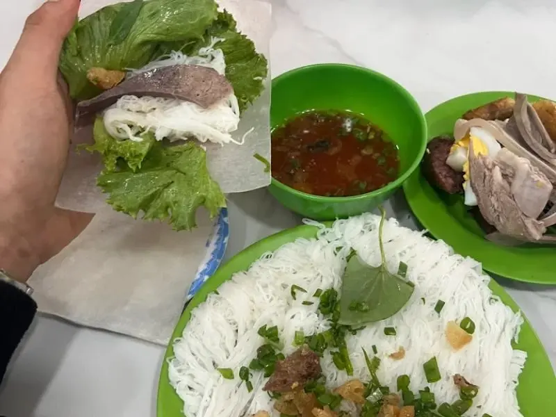 Bánh Hỏi Cháo Lòng Thủy Tiên