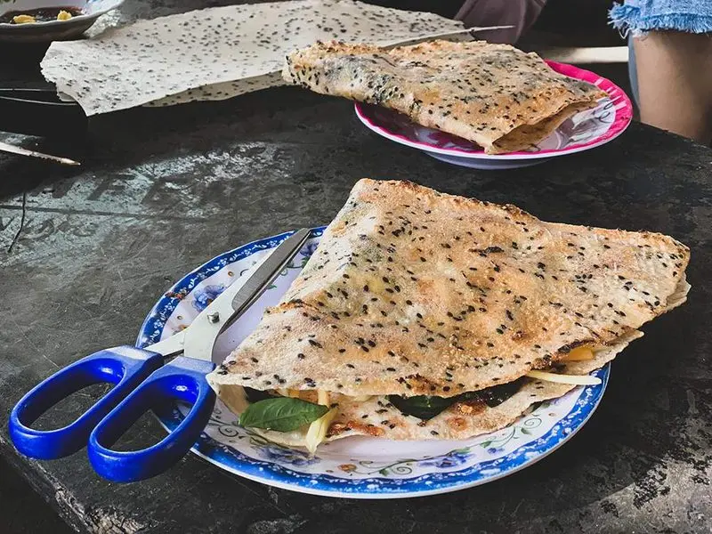 Bánh tráng mắm ruốc cô Chín