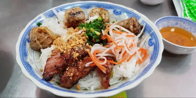 Bún thịt nướng bà Năm