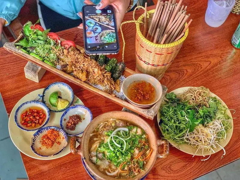 Bún thịt nướng Hoàng Hiền Măng Line