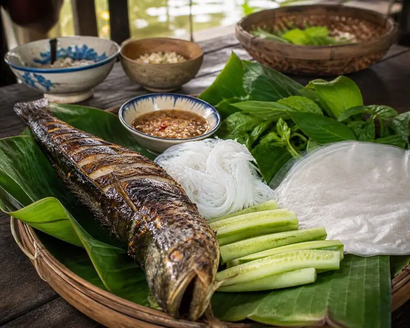 Cá lóc nướng trui Cà Mau: Vị ngon mộc mạc từ lửa rơm