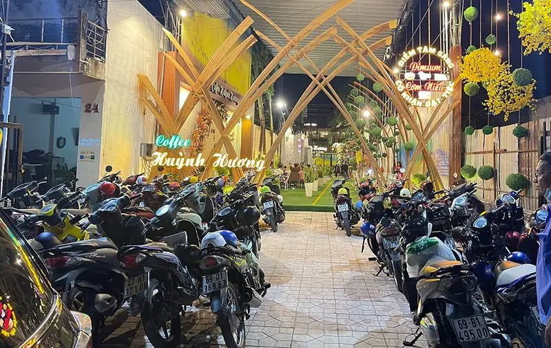 Huỳnh Hương Café