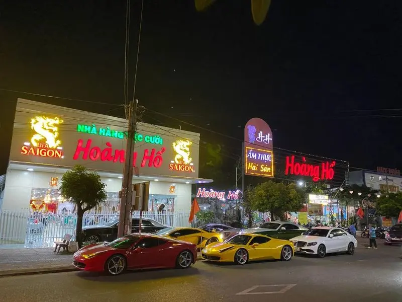 Ẩm thực hải sản Hoàng Hổ