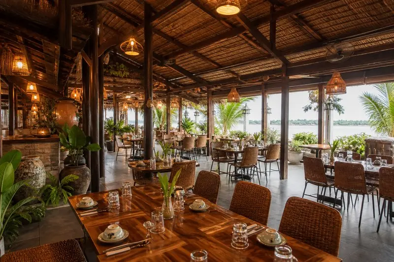 Review Ẩm thực hải sản Hoàng Hổ: Không gian rộng, thực đơn đậm vị ba miền