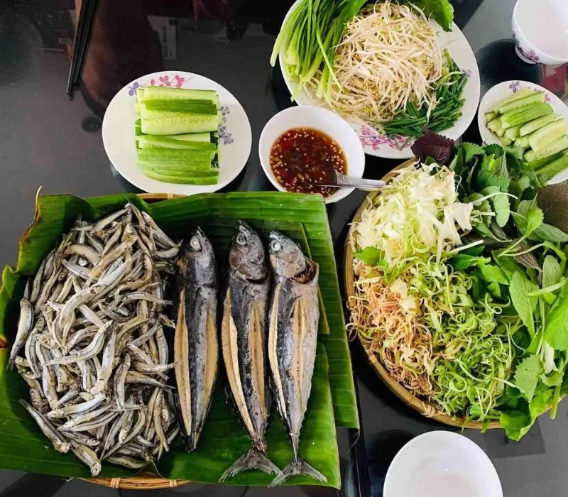 Cá ồ cuốn bánh tráng