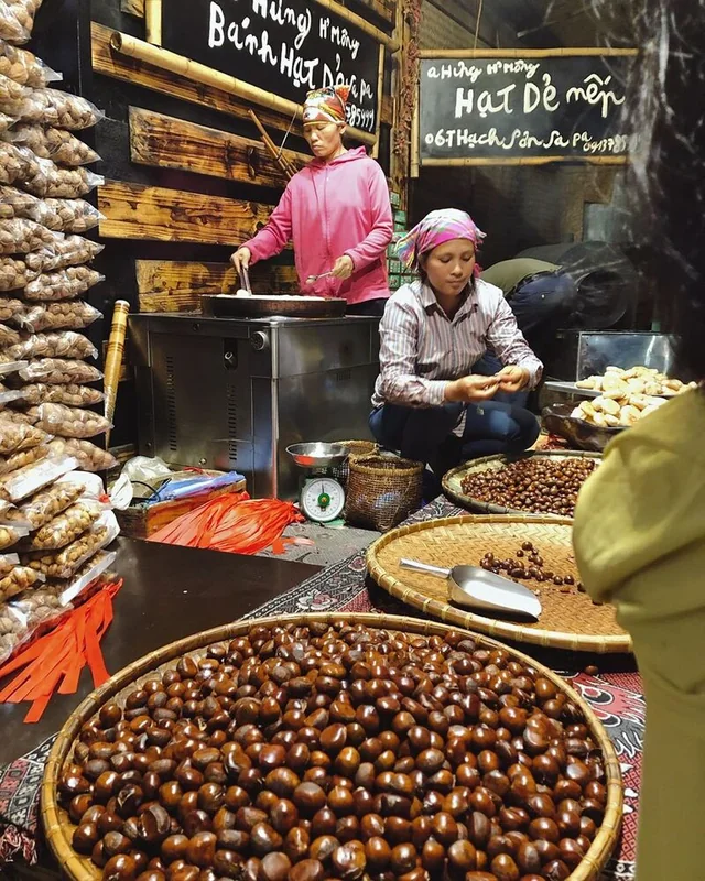 Cán bột và gói bánh hạt dẻ Sapa