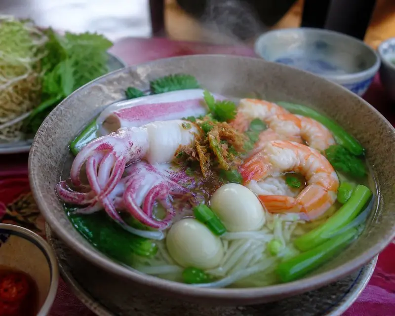 Hủ tiếu mực Phúc Cần Thơ: Quán bình dân với topping hải sản đầy đặn
