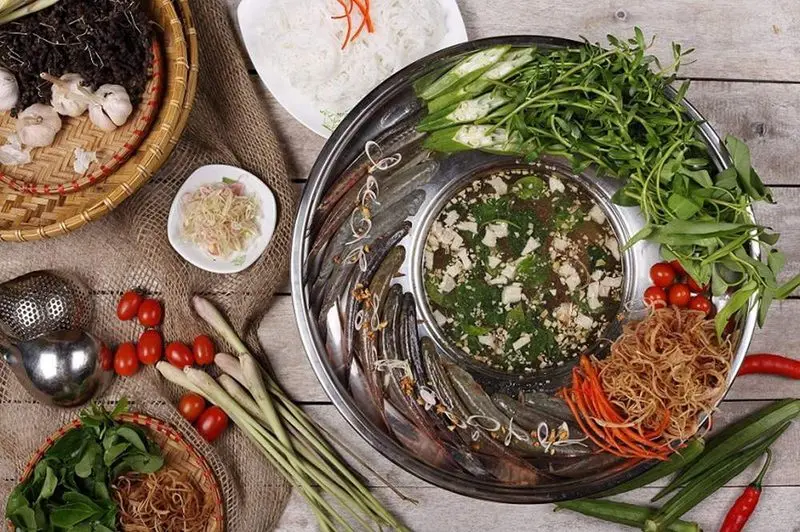 Quán lẩu Chiến