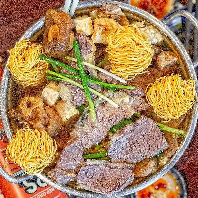 Lẩu bò đùm Hưng Lợi