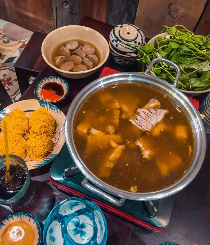 Quán Thích Lẩu