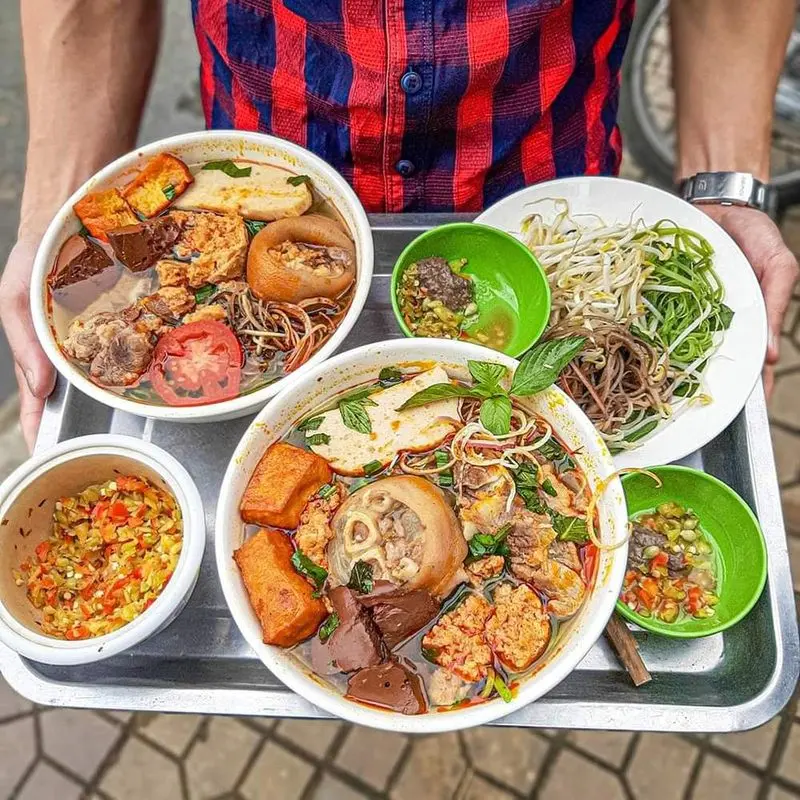 Quán bún riêu đường Võ Thị Sáu