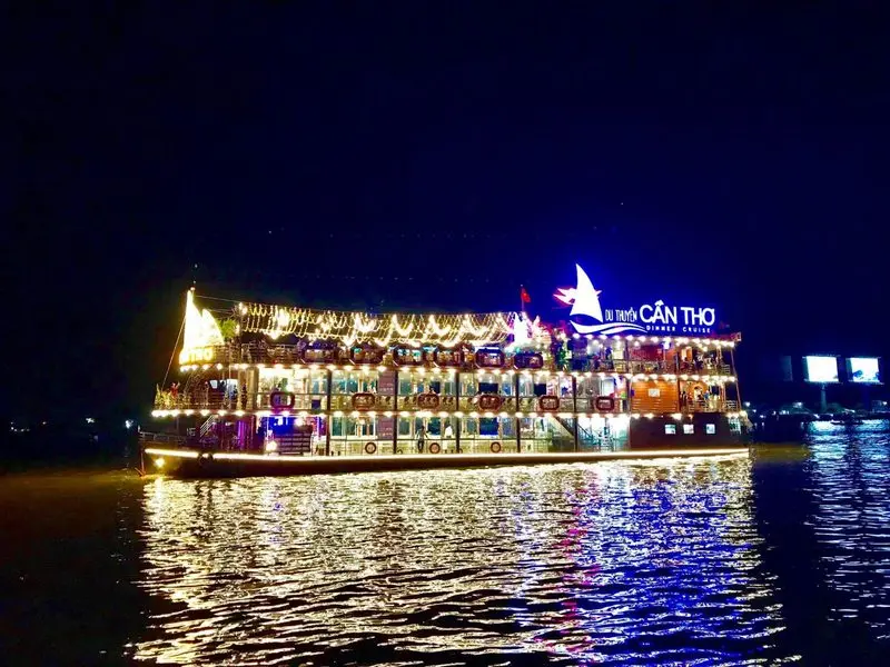 Nhà hàng du thuyền Cần Thơ