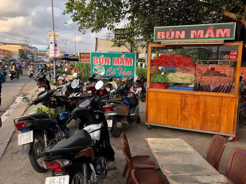 Bún mắm cô Tám