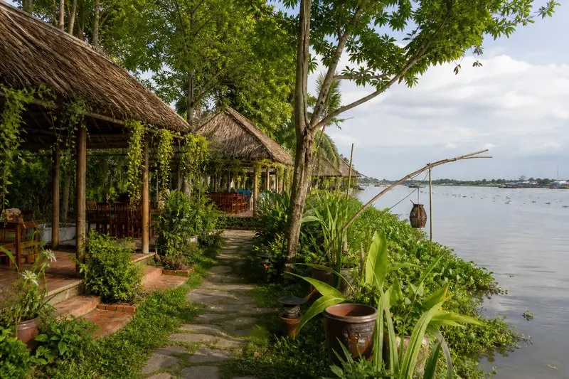 Review Nhà hàng Hoa Sứ Cần Thơ: Ẩm thực miền Tây bên sông Hậu