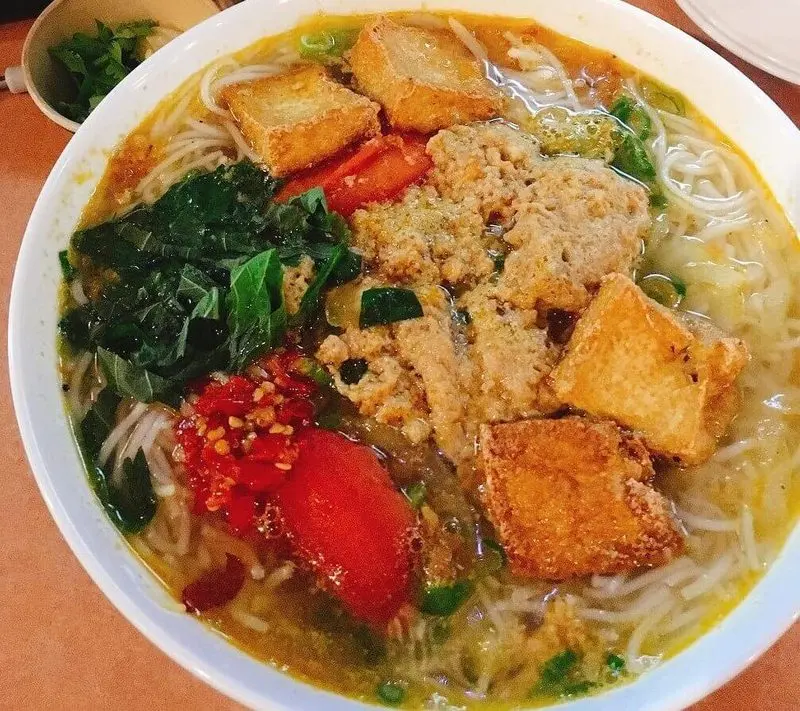 Bún riêu và bún xào Nguyễn Hiền