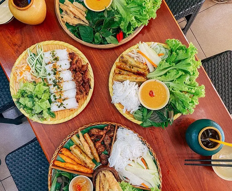 Chả ram và nem nướng