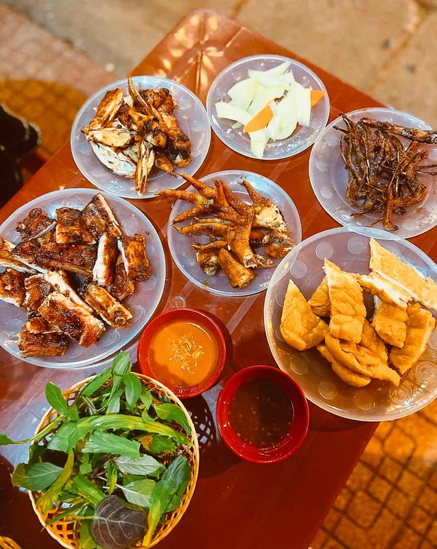 Chân gà nướng Chí Phèo