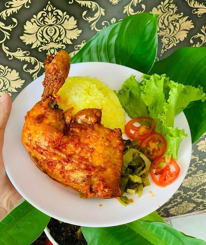 Cơm gà xối mỡ 5 vị