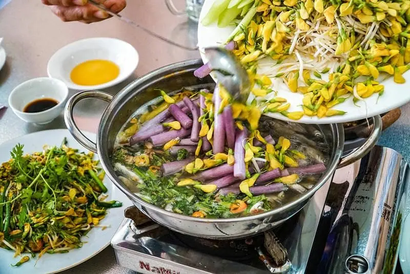 Lẩu cá linh bông điên điển