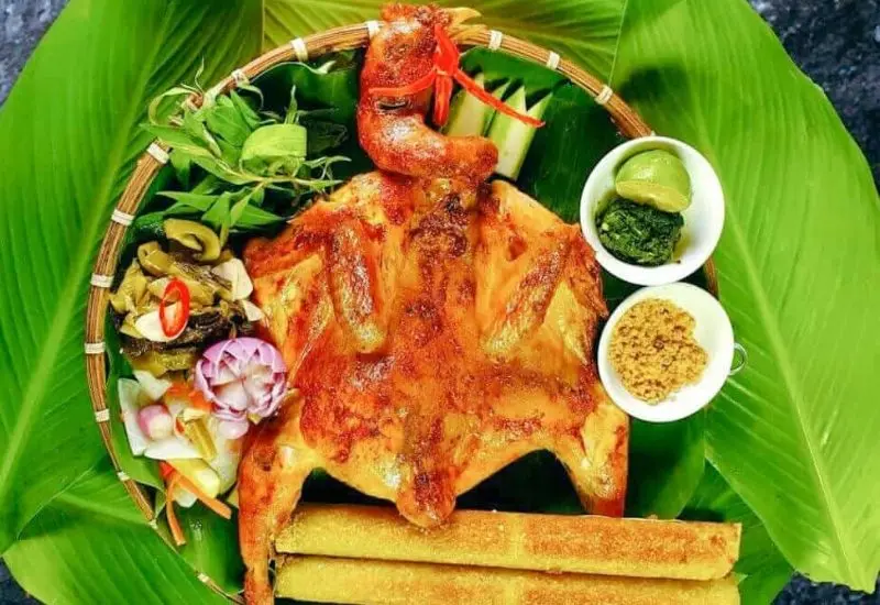 Gà nướng cơm lam cô Sinh